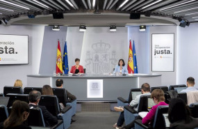 ep la ministra portavoz isabel rodriguez i y la ministra de sanidad carolina darias d en una ep la ministra portavoz isabel rodriguez i y la ministra de sanidad carolina darias d en una