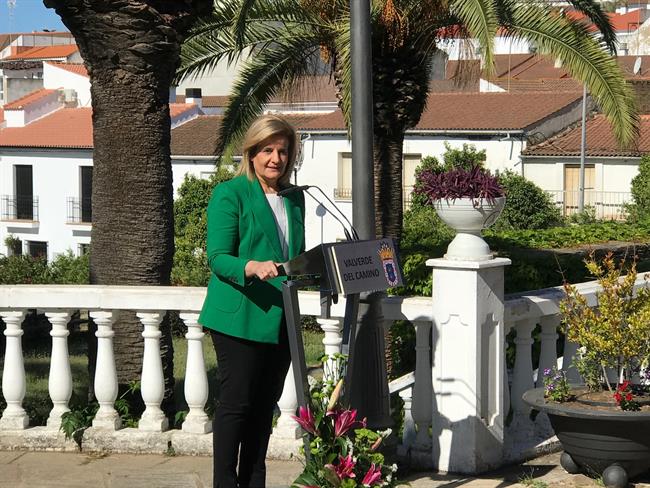 La ministra de Empleo, Fátima Báñez, en Valverde del Camino (Huelva). | EUROPA PRESS ep la ministraempleo fatima banez en valverdecamino huelva