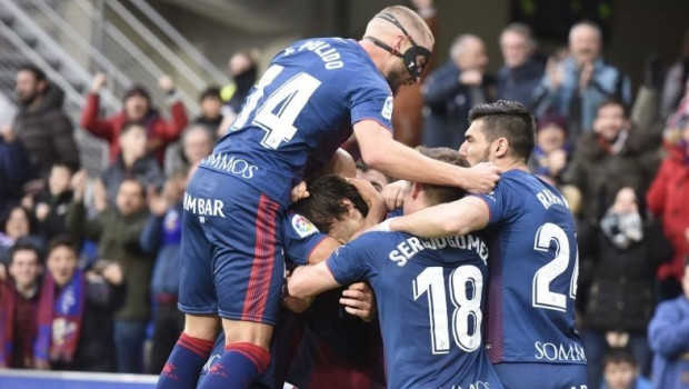 ep los jugadores del huesca celebran un gol en liga