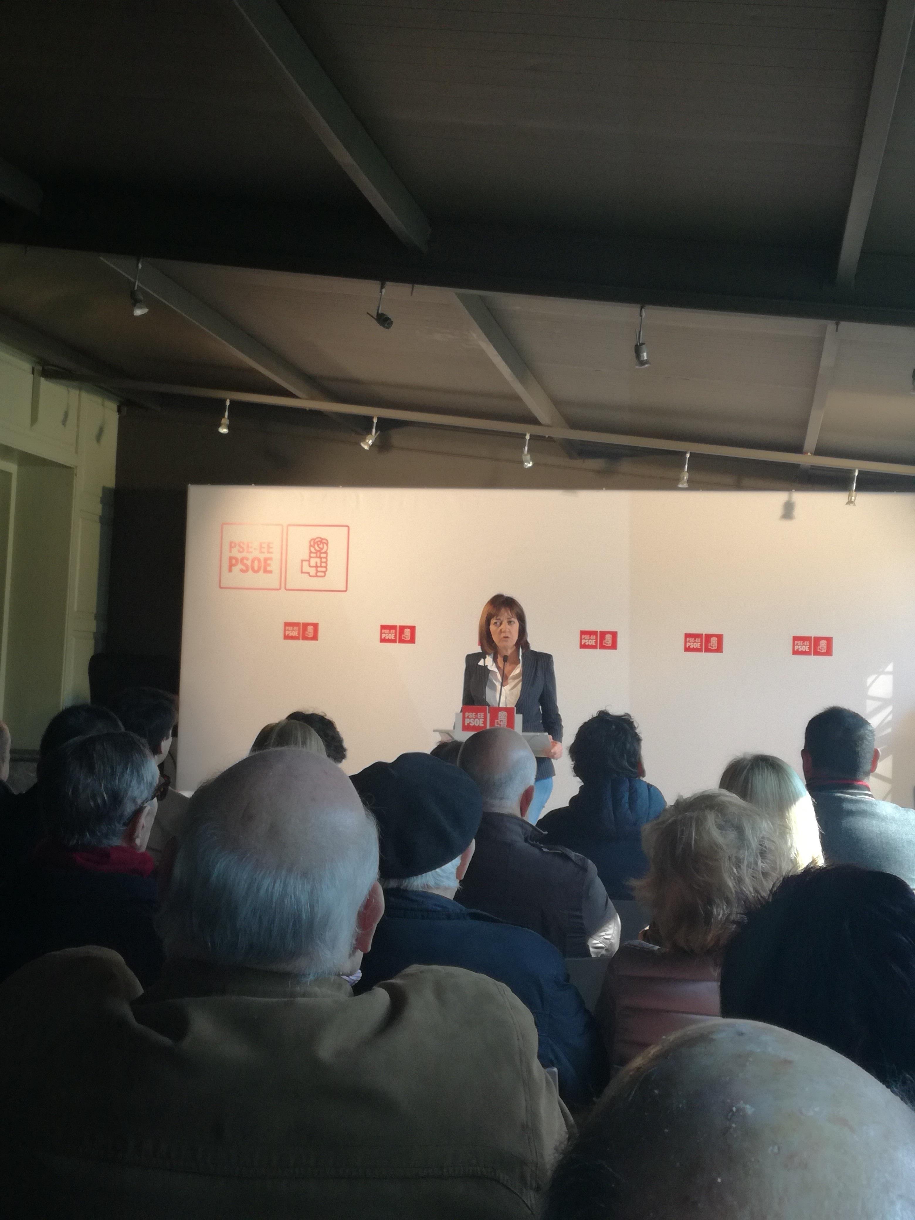Mendia en el homenaje a ediles y alcaldes socialistas de Lasarte. | EUROPA PRESS ep mendiahomenajeedilesalcaldes socialistaslasarte