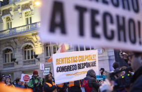 ep un grupo de personas durante una manifestacion frente al congreso por el fin de la moratoria