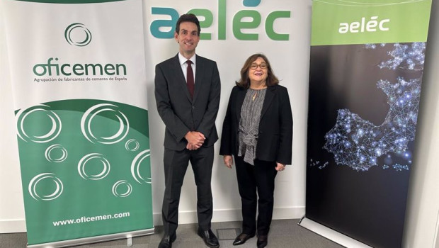 ep acuerdo oficemen y aelec firmado por alan svaiter presidente de oficemen y marina serrano