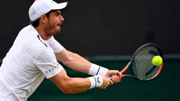 ep andy murrauy golpeapelota durante wimbledon 2019