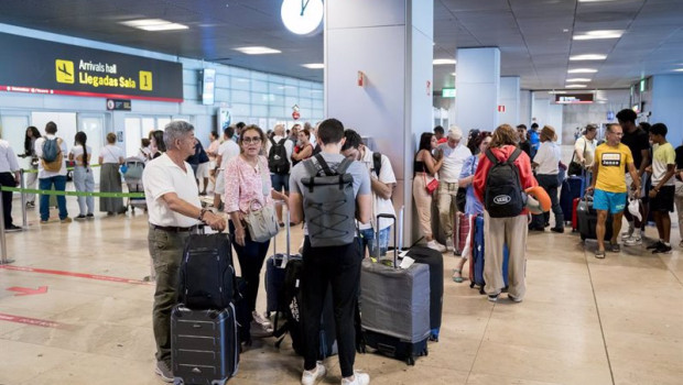 ep archivo   llegada de pasajeros a la terminal 1 del aeropuerto adolfo suarez madrid barajas a 14