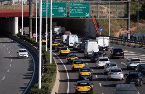 ep archivo   un grupo de taxis a la altura de esplugues de llobregat durante una marcha lenta de
