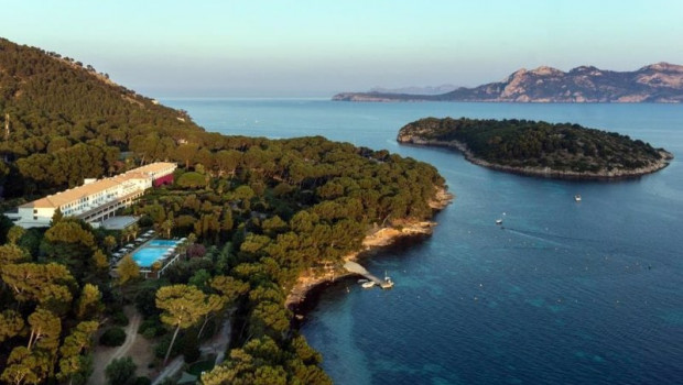 ep barcelo hotel group vende el hotel formentor de mallorca al fondo emin capital