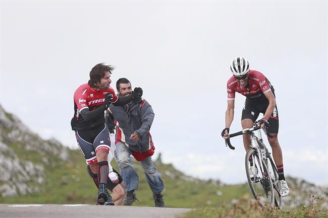 Contador en la subida a L'Angliru | UNIPUBLIC/PHOTOGOMEZ SPORT ep contadorla subidalangliru