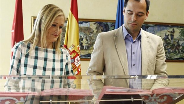 ep cristina cifuentes e ignacio aguadola firmaacuerdo 20180201132803