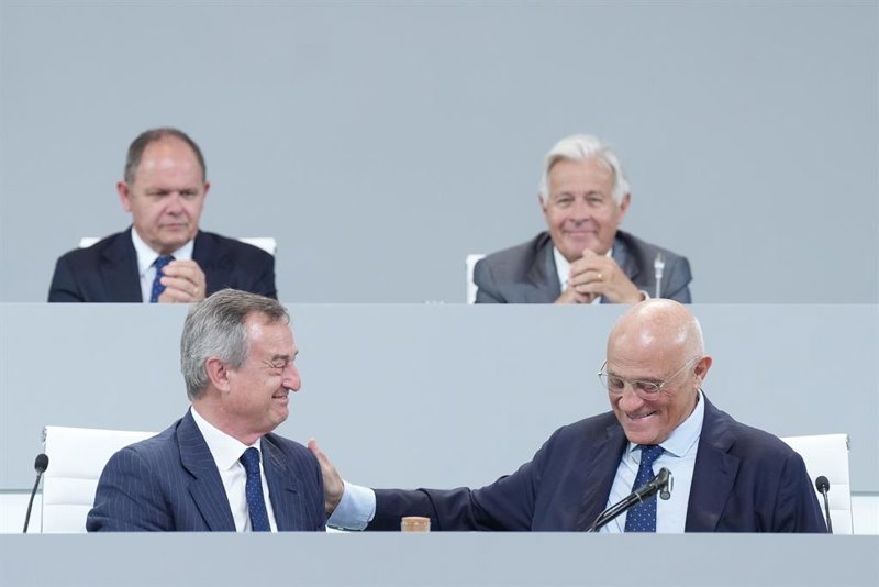 El dilema del minorista de Sabadell: ¿acudir a la opa de BBVA, vender en mercado o esperar?