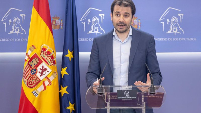ep el diputado de podemos javier sanchez serna durante una rueda de prensa anterior a la junta de ep el diputado de podemos javier sanchez serna durante una rueda de prensa anterior a la junta de