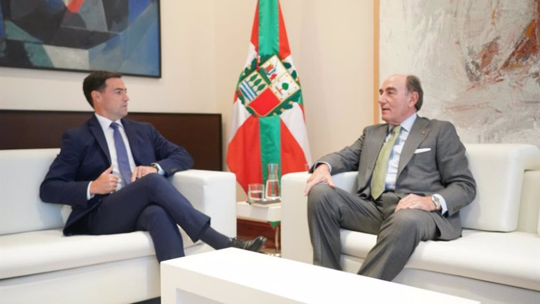 ep el lehendakari imanol pradales i y el presidente de iberdrola ignacio sanchez galan d durante una ep el lehendakari imanol pradales i y el presidente de iberdrola ignacio sanchez galan d durante una