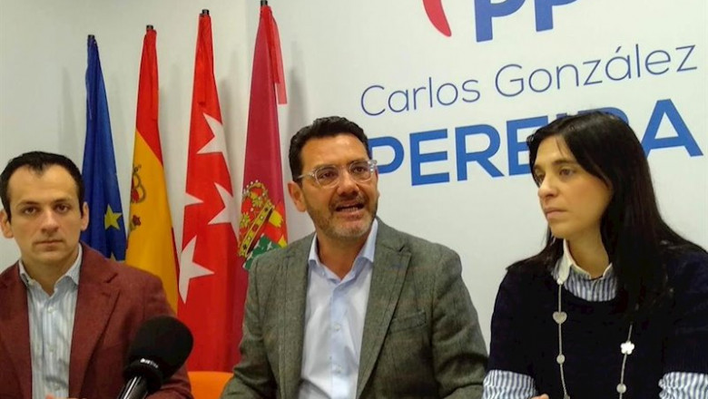 El portavoz del Partido Popular de Getafe, Carlos González Pereira, ofrece una rueda de prensa en la sede del PP en la localidad. | EUROPA PRESS ep el portavoz del partido popular de getafe carlos gonzalez pereira ofrece una rueda de prensa en