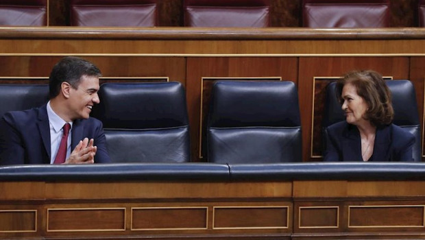 ep el presidente del gobierno pedro sanchez i y la vicepresidenta carmen calvo d durante la sesion