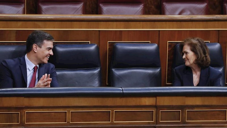 El presidente del Gobierno, Pedro Sánchez (i) y la vicepresidenta, Carmen Calvo (d) durante la sesión de Control al Ejecutivo que se celebra este miércoles en el Congreso. | Pool ep el presidente del gobierno pedro sanchez i y la vicepresidenta carmen calvo d durante la sesion