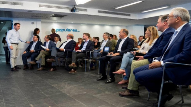 ep el secretario general del pp teodoro garcia egea junto con los directores de campana regionales y