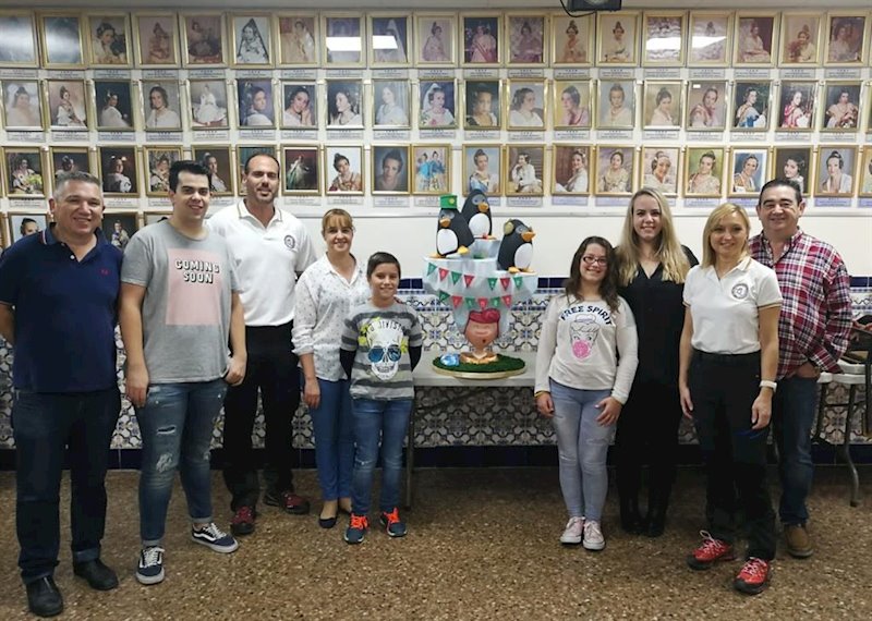 ep entrega del ninot de falla que viajara a la antartida