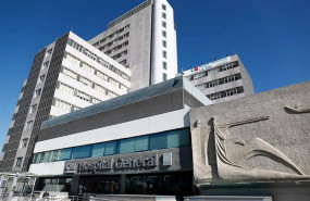 ep fachada del hospital la paz centro en cuyas dependencias se ha instalado una carpa que sirve como
