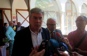 ep fernandezmoya juntoparras atiendelos periodistas