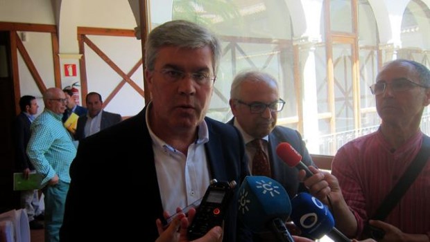 ep fernandezmoya juntoparras atiendelos periodistas