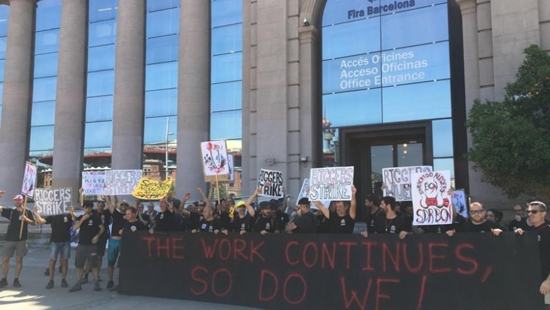 Gairebé un centenar de persones es concentren davant Fira de Barcelona en suport als 'riggers' | EUROPA PRESS ep gairebe un centenarpersonesconcentren davant firabarcelonasuport als riggers