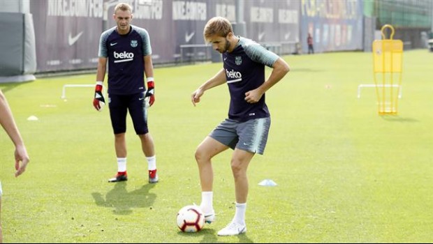 ep jugadorfc barcelona sergi samperun entrenamiento