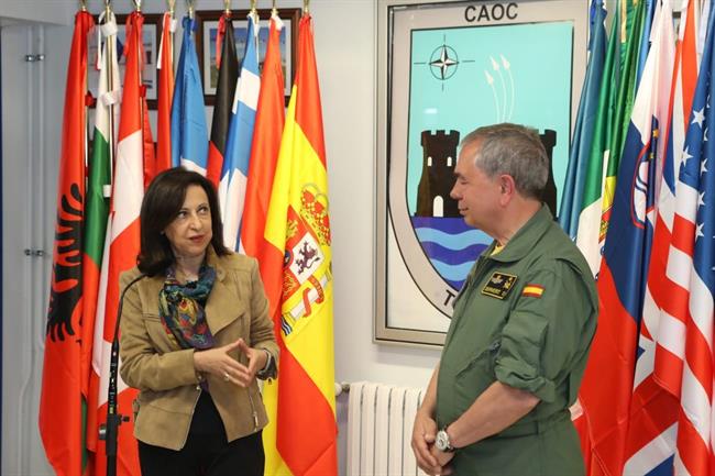 La ministra de Defensa, Margarita Robles, durante una visita al CAOC | MINISTERIO DE DEFENSA ep la ministradefensa margarita robles durantevisitacaoc