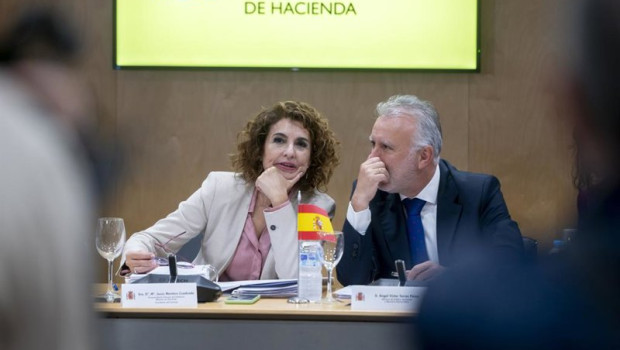 ep la vicepresidenta primera y ministra de hacienda maria jesus montero y el ministro de politica