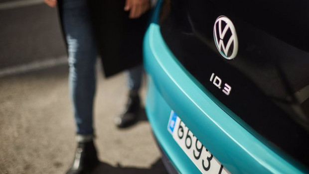 ep logo de volkswagen en el nuevo id3 100 electrico