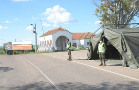 ep militares custodian un paso fronterizo