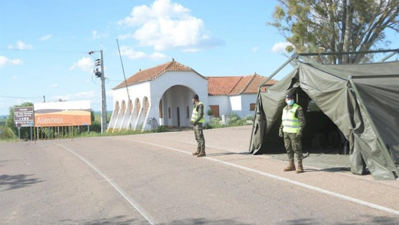 Militares custodian un paso fronterizo | MINISTERIO DE DEFENSA ep militares custodian un paso fronterizo