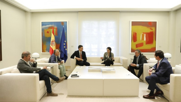 ep pedro sanchezla ministratrabajo magdalena valerio recibenmoncloalos secretarios generalesccoougt unai sordopepe alvarez ypresidentesceoecepyme juan rosellantonio garamendi