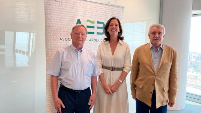 Reunión de la Plataforma de Mayores y Pensionistas (PMP) y la presidenta de la Asociación Española de Banca (AEB), Alejandra Kindelán, para valorar la aplicación del 'Protocolo Estratégico para Reforzar el Compromiso Social y Sostenible de la Banca'. | PMP ep reunion de la plataforma de mayores y pensionistas pmp y la presidenta de la asociacion espanola