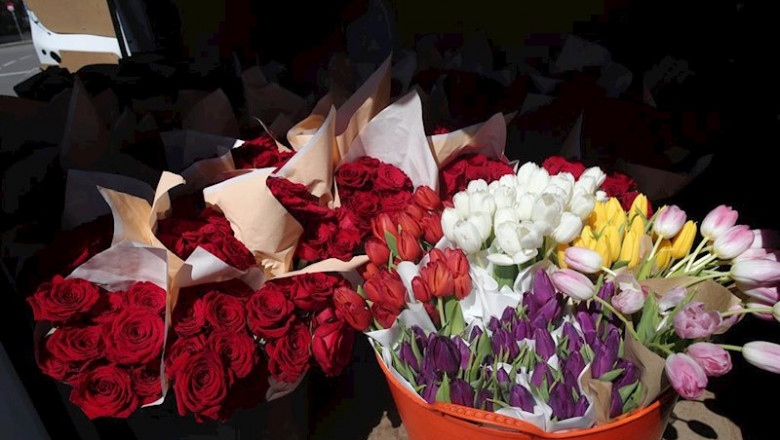 ep rosas y tulipanes enviado a los sanitarios y para decorar el hospital de campana en ifema donde