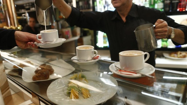ep trabajador trabajando camarero bar autonomo consumo cafeteria cafe 20190530150305
