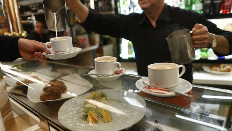 ep trabajador trabajando camarero bar autonomo consumo cafeteria cafe 20190530150305