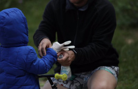 ep un padre le pone a su hijo unos guantes en madrid espana a 27 de abril de 2020