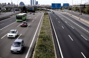 ep varios coches en la carretera a 1 a su paso por la moraleja durante el primer dia del puente por