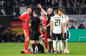 ep 20 march 2019 lower saxony wolfsburg referee bobby madden c sends off serbias milan pavkov l