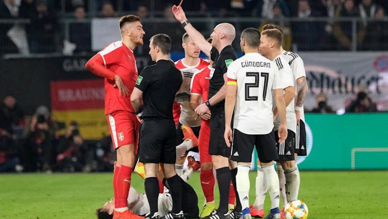 ep 20 march 2019 lower saxony wolfsburg referee bobby madden c sends off serbias milan pavkov l ep 20 march 2019 lower saxony wolfsburg referee bobby madden c sends off serbias milan pavkov l