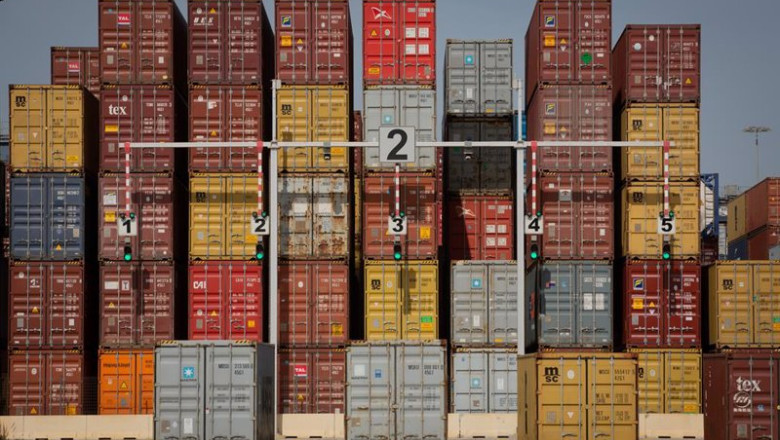 ep archivo contenedores de mercancias en el muelle de descarga del puerto de barcelona ep archivo contenedores de mercancias en el muelle de descarga del puerto de barcelona