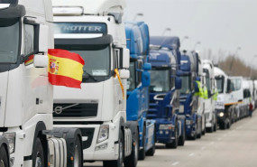 ep archivo   decenas de camiones estacionados en el poligono de amazon durante el noveno dia de paro