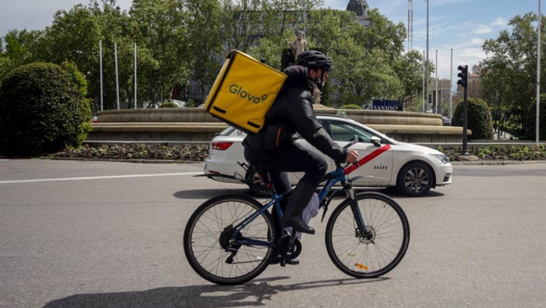 Un repartidor de la empresa Glovo. | Ricardo Rubio - Europa Press - Archivo ep archivo un repartidor de la empresa glovo