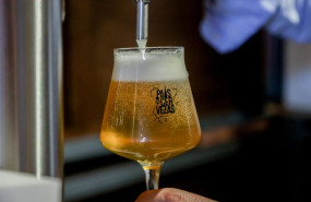 ep archivo   una cerveza rubia de grifo tirada