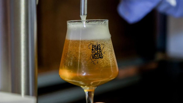 ep archivo   una cerveza rubia de grifo tirada