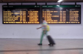 ep archivo   una mujer camina por un pasillo de la estacion de atocha