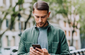 ep archivo   una persona utiliza un telefono movil 20240102134003