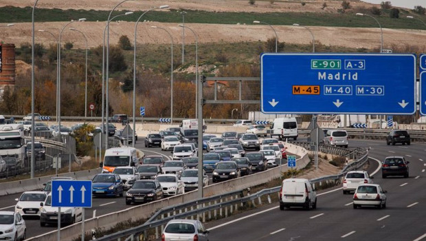 ep archivo   varios coches circulan por la autovia a3 a 5 de diciembre de 2023 en madrid espana