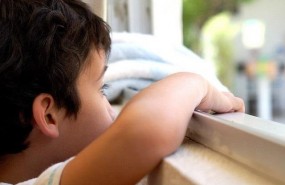 ep autismo nino mirandola ventana