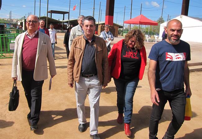 Centella (2º izda.) camina junto a Icea (izda) y otros dirigentes del PCE | EUROPA PRESS ep centella 2 izda caminaa icea izda ydirigentespce