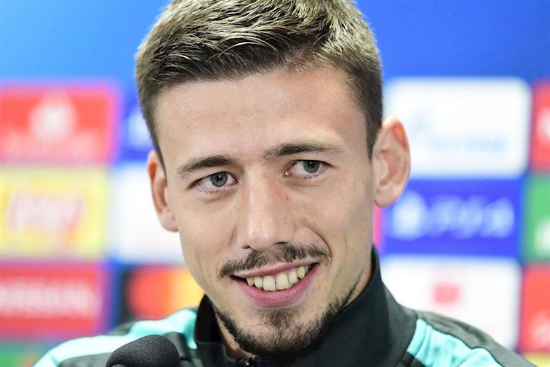 ep clement lenglet en rueda de prensa en liga de campeones